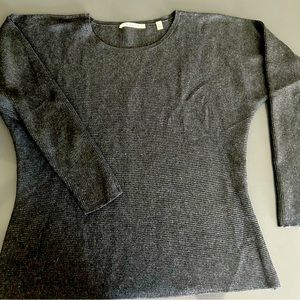 Women’s gray Cyrus sweater. Great condition. Very comfortable.size large